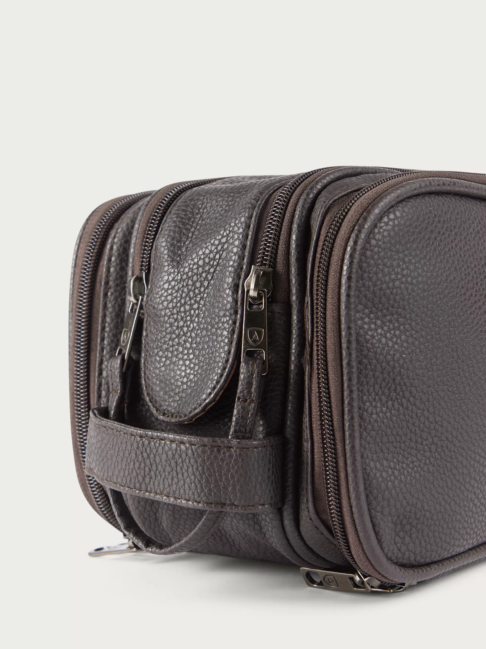 Trousse de Toilette Rocco en Cuir Véritable Brun Chic - Collection Alvaro Moreno Printemps 2024