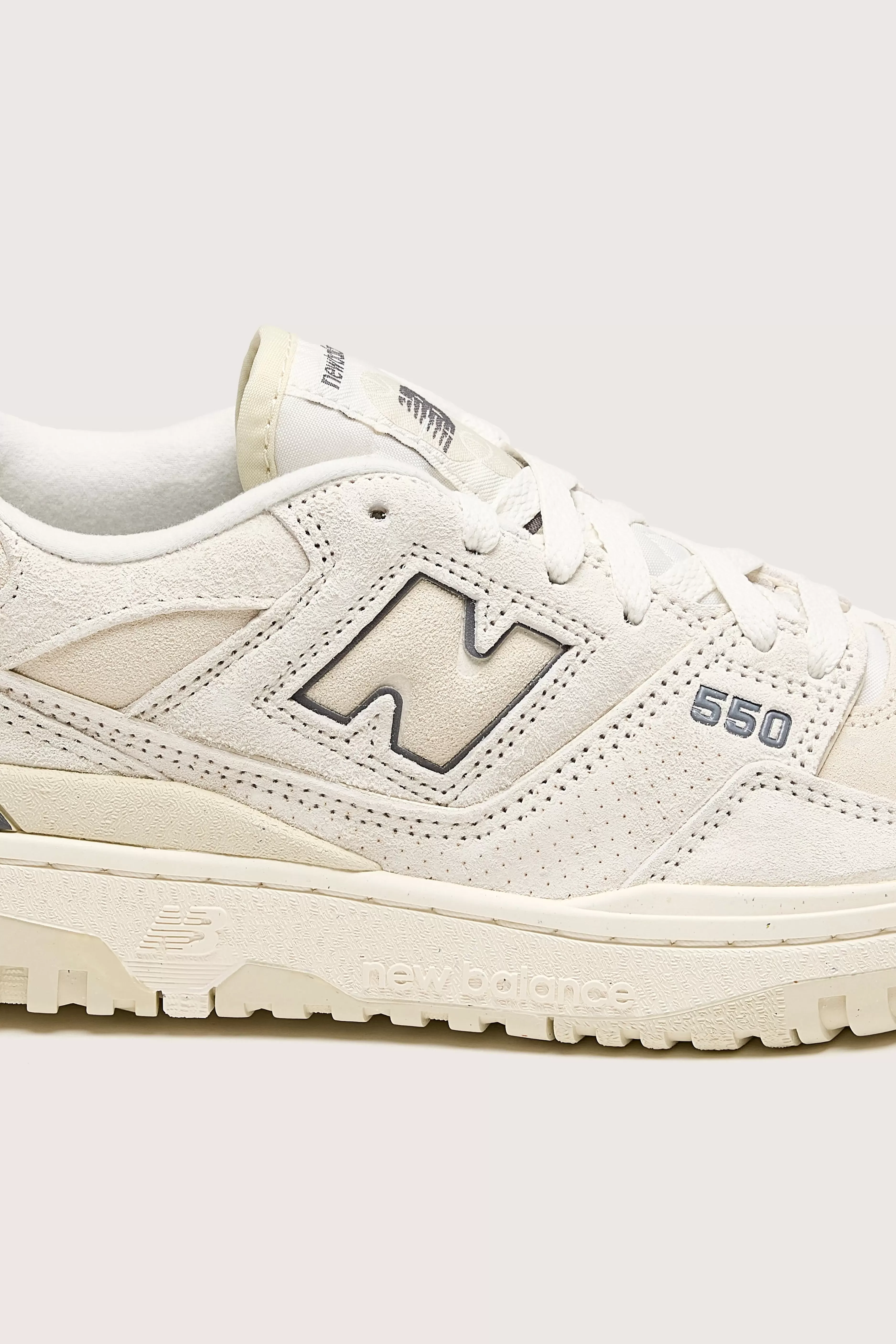 New Balance BBW550 pour Femme : Chaussures de Sport en Promotion Exclusive - Jusqu'à -50% sur les Dernières Paires !