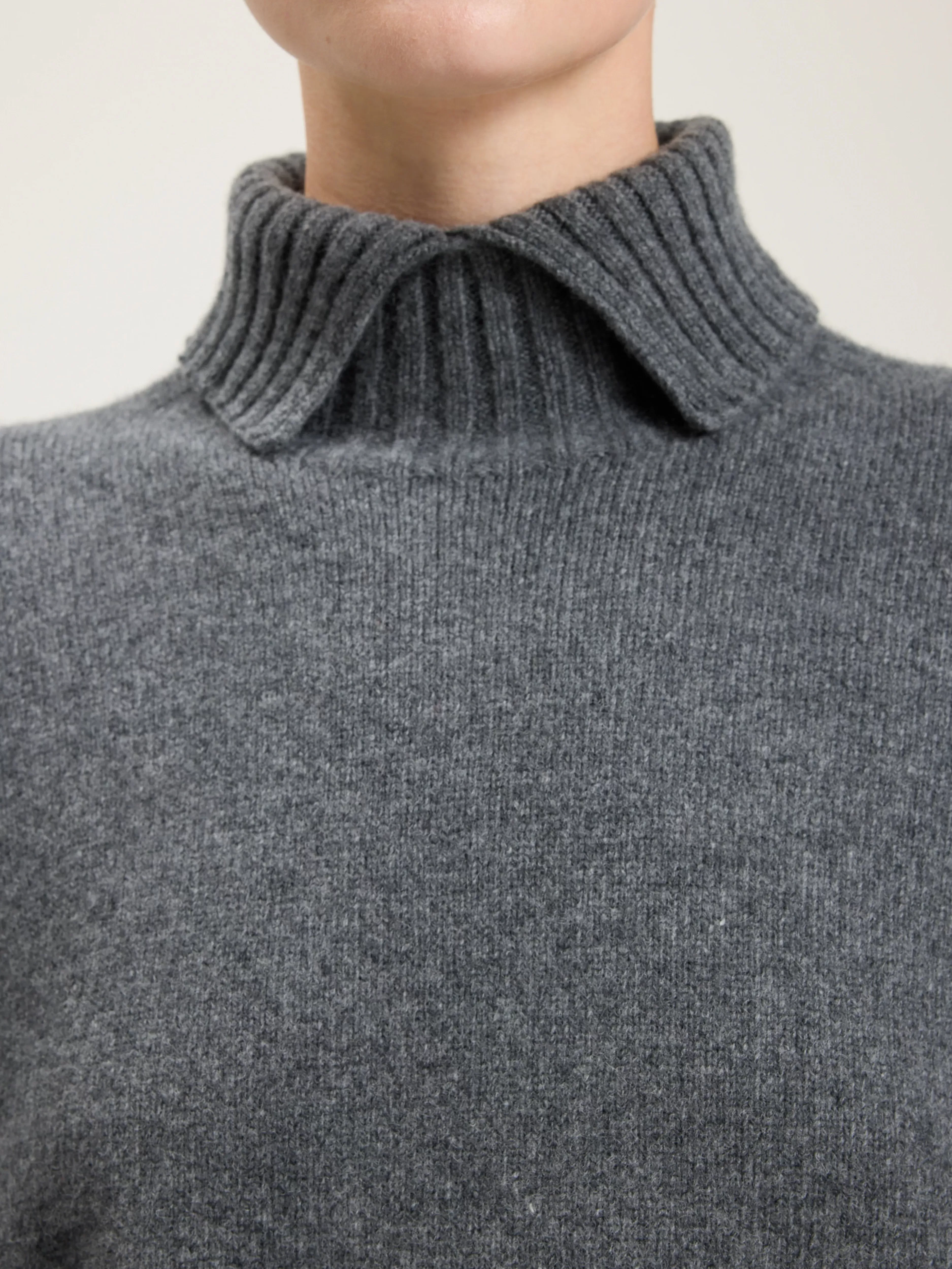 Pullover Lulu à col montant - Collection Élégance par Nicholson & Nicholson | Boutique en ligne