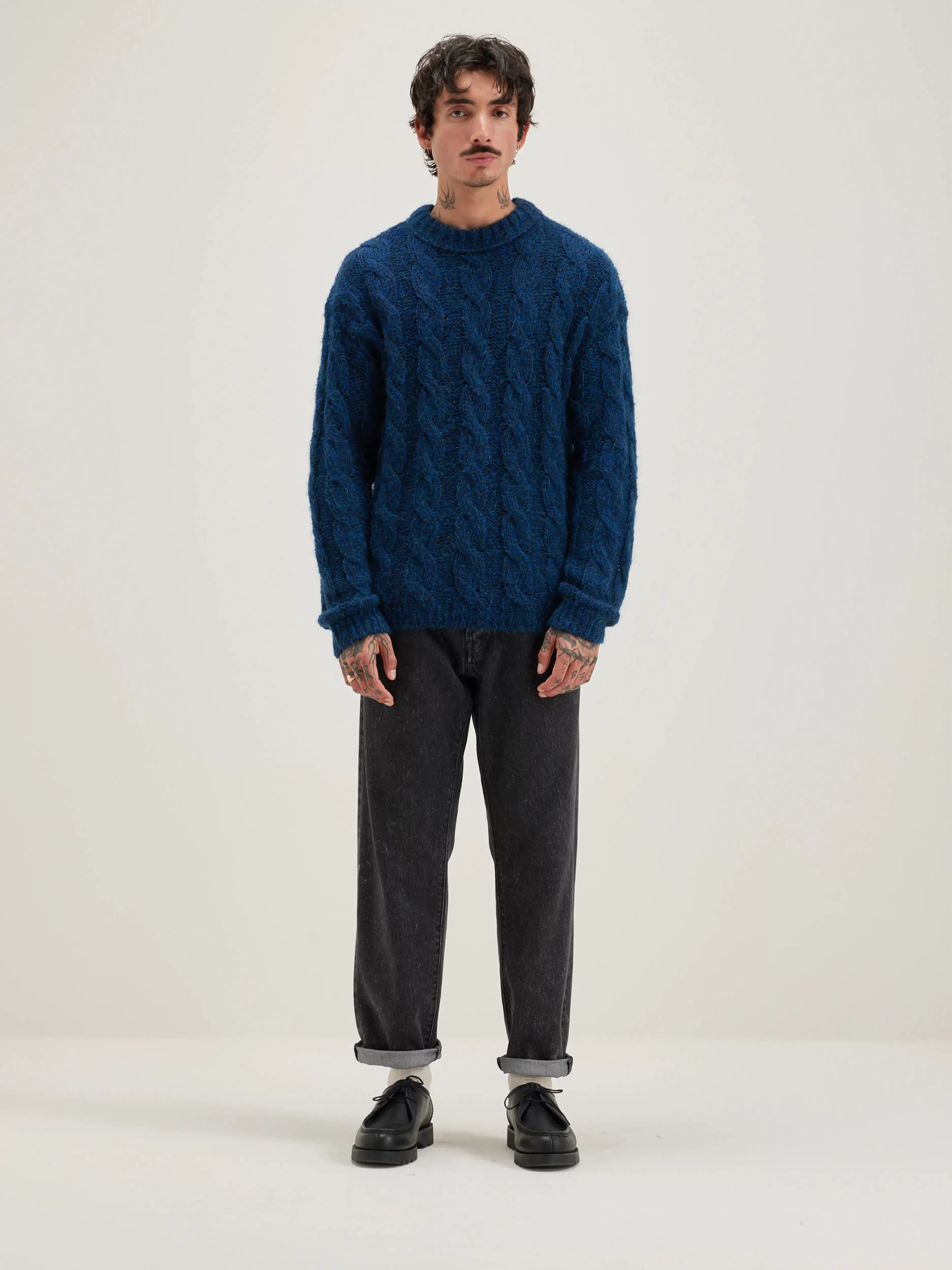Découvrez le pull col ras Bellerose - Maille épaisse et confort premium disponible en ligne | Collection automne 2024