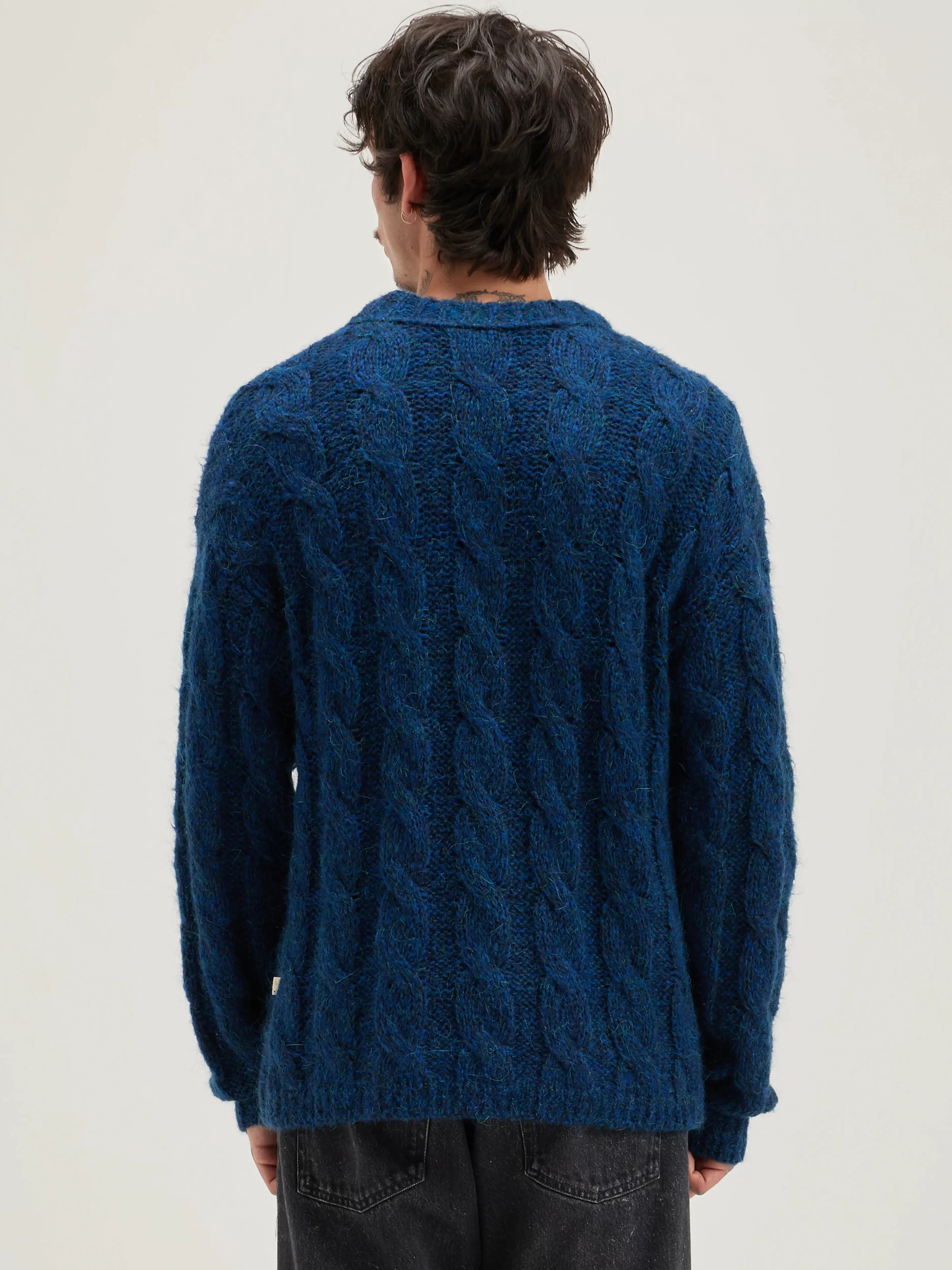 Découvrez le pull col ras Bellerose - Maille épaisse et confort premium disponible en ligne | Collection automne 2024