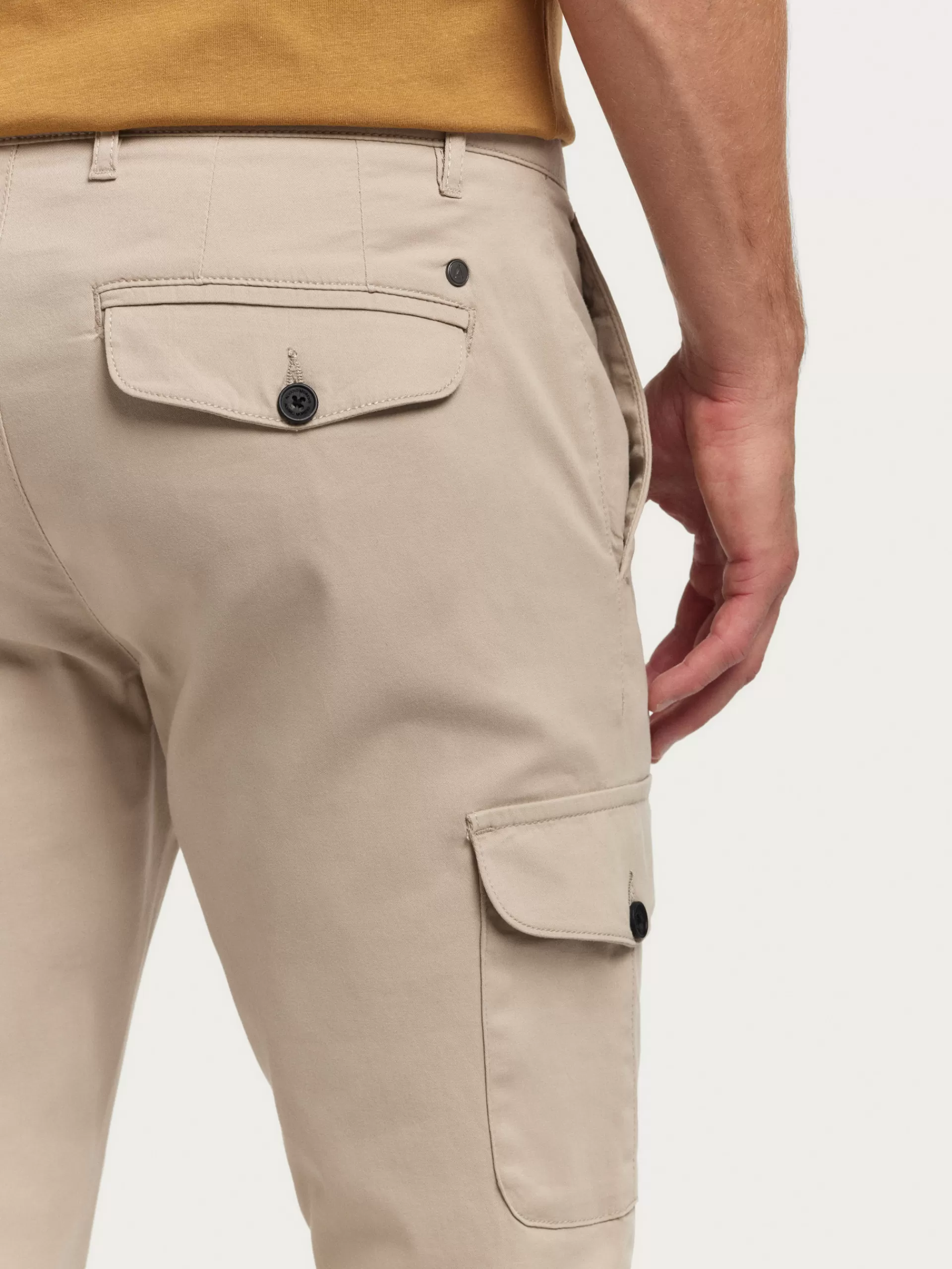 Pantalon Slim Buffalo Alvaro Moreno - Jean Taille Haute Élégant en Toile Beige Détails Tendance, Coupe Confortable pour un Look Urbain Moderne