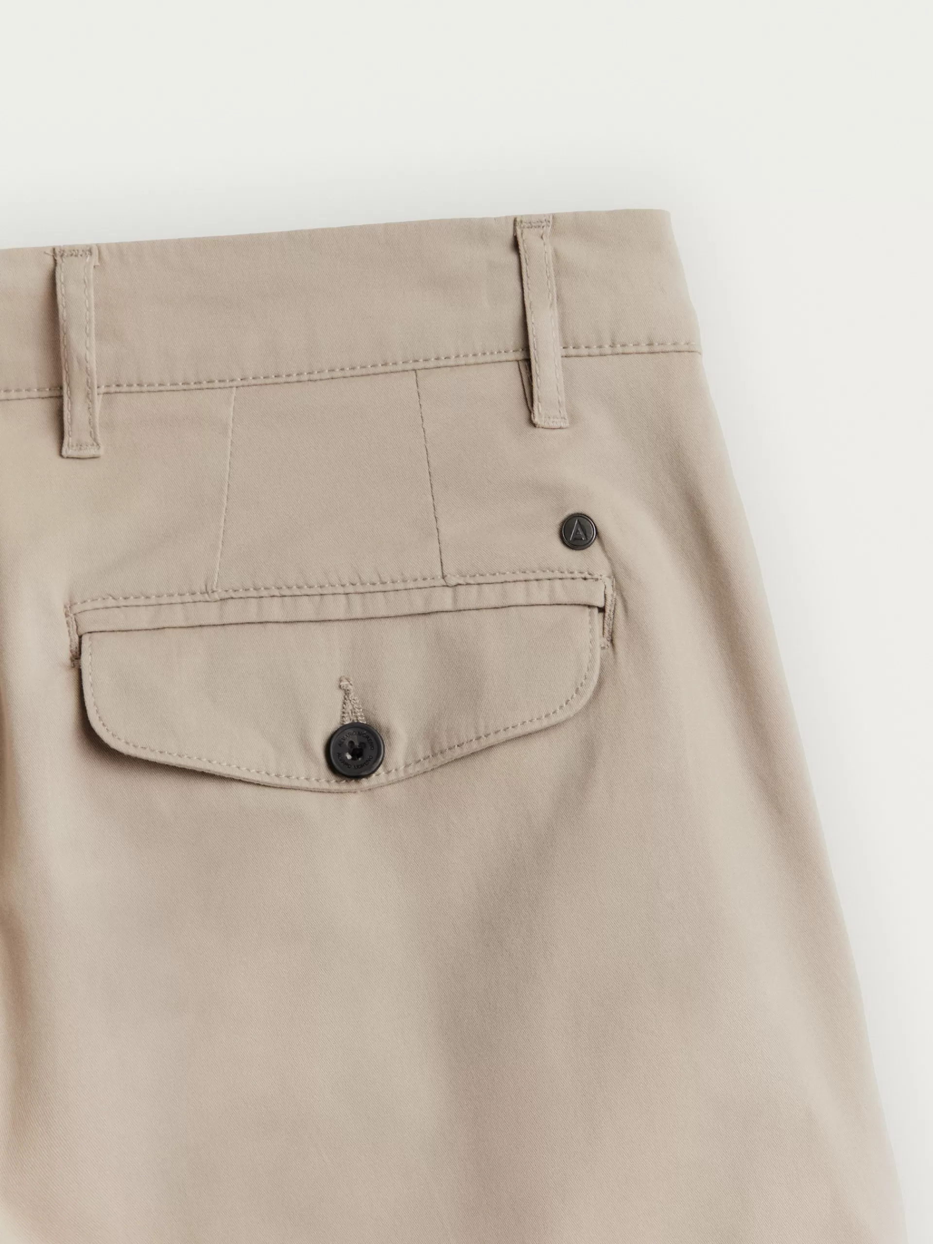 Pantalon Slim Buffalo Alvaro Moreno - Jean Taille Haute Élégant en Toile Beige Détails Tendance, Coupe Confortable pour un Look Urbain Moderne