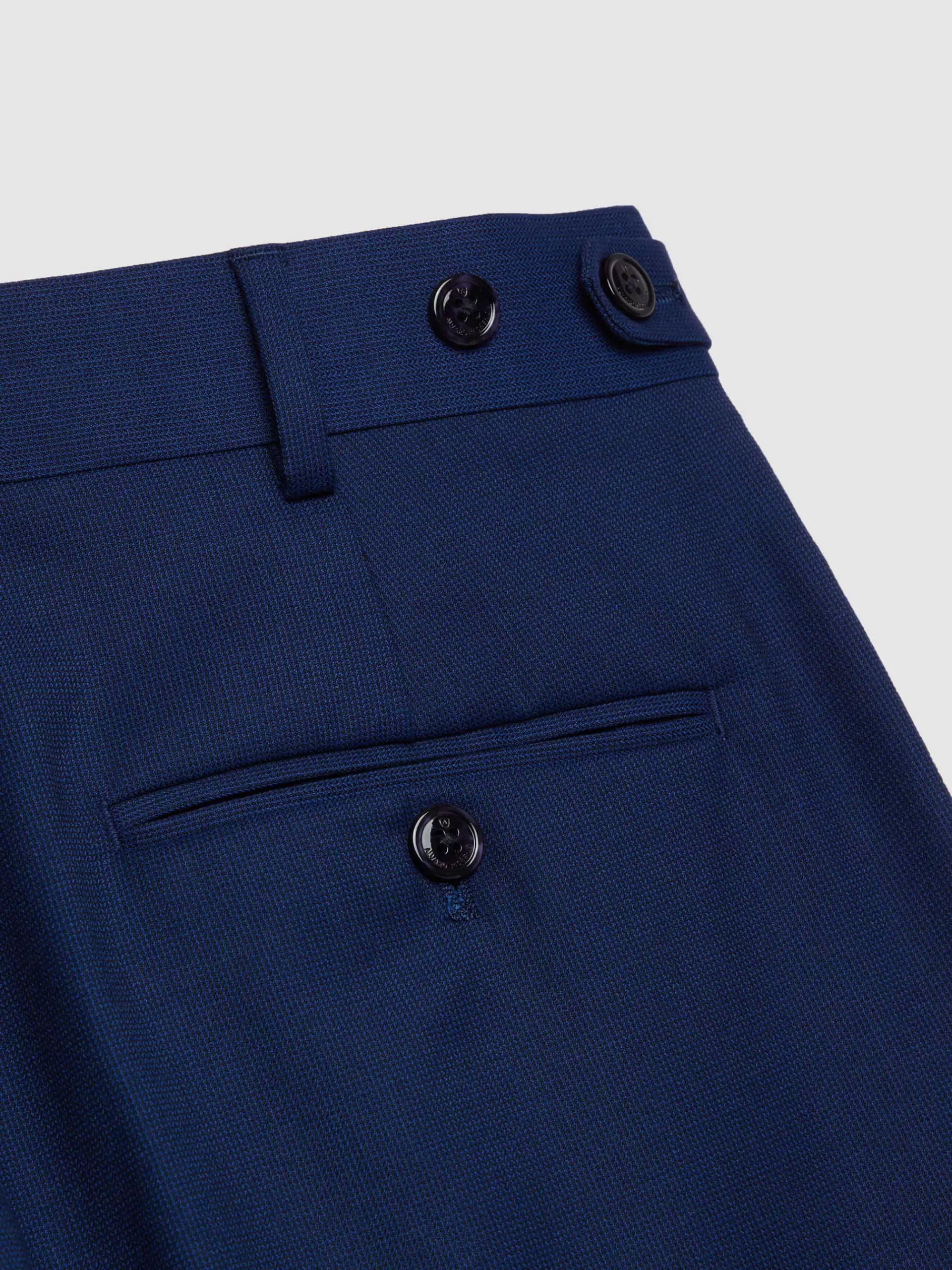 Pantalon slim Alvaro Moreno - Modèle CAPO MICRO en toile respirante Bleu Nuit 

(Version alternative avec plus de détails sensoriels : 
Jean ajusté Alvaro Moreno CAPO MICRO - Coupe contemporaine en denim stretch bleu océan, ceinture élastique confortable pour un look urbain et moderne)
