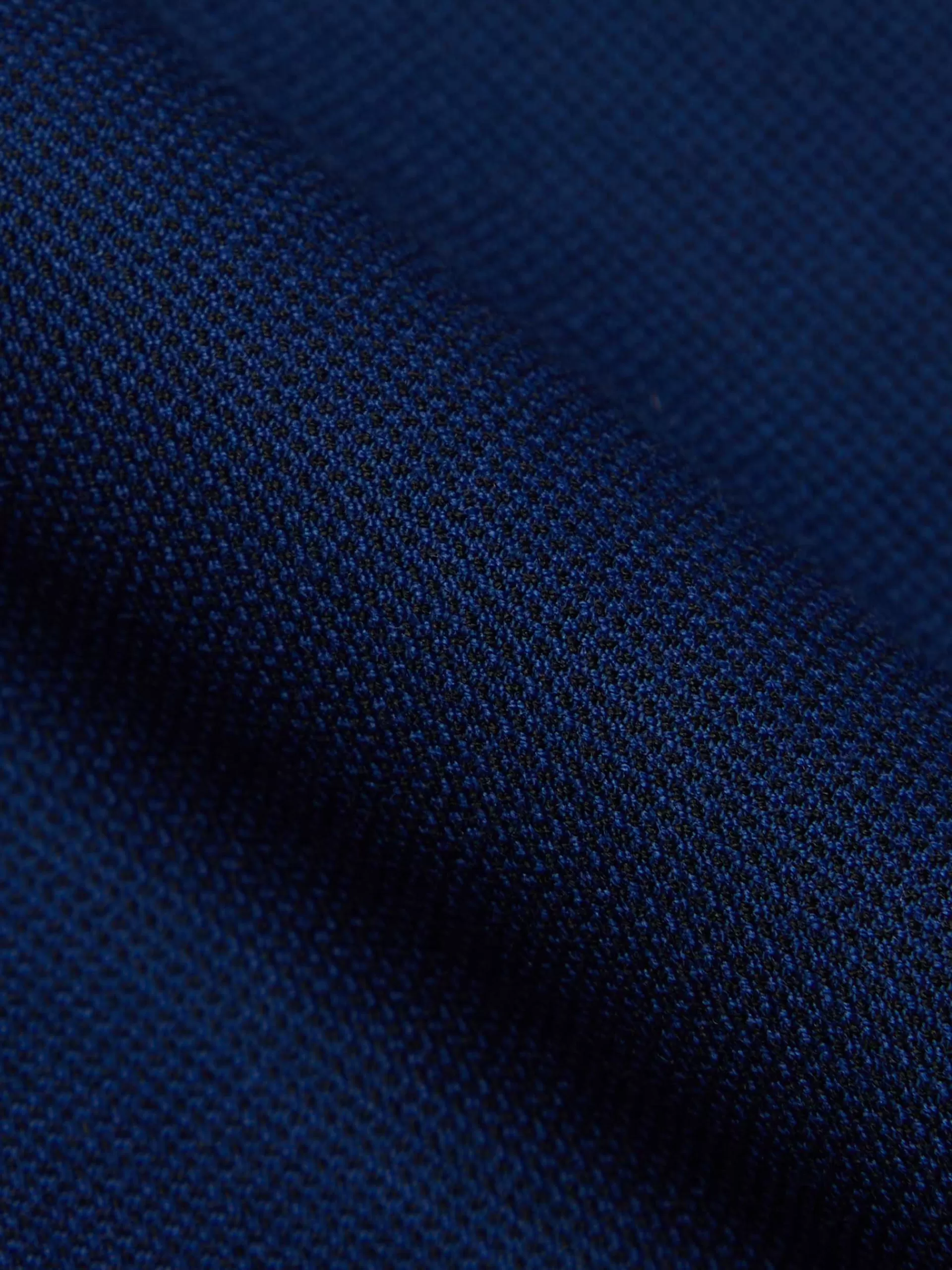 Pantalon slim Alvaro Moreno - Modèle CAPO MICRO en toile respirante Bleu Nuit 

(Version alternative avec plus de détails sensoriels : 
Jean ajusté Alvaro Moreno CAPO MICRO - Coupe contemporaine en denim stretch bleu océan, ceinture élastique confortable pour un look urbain et moderne)