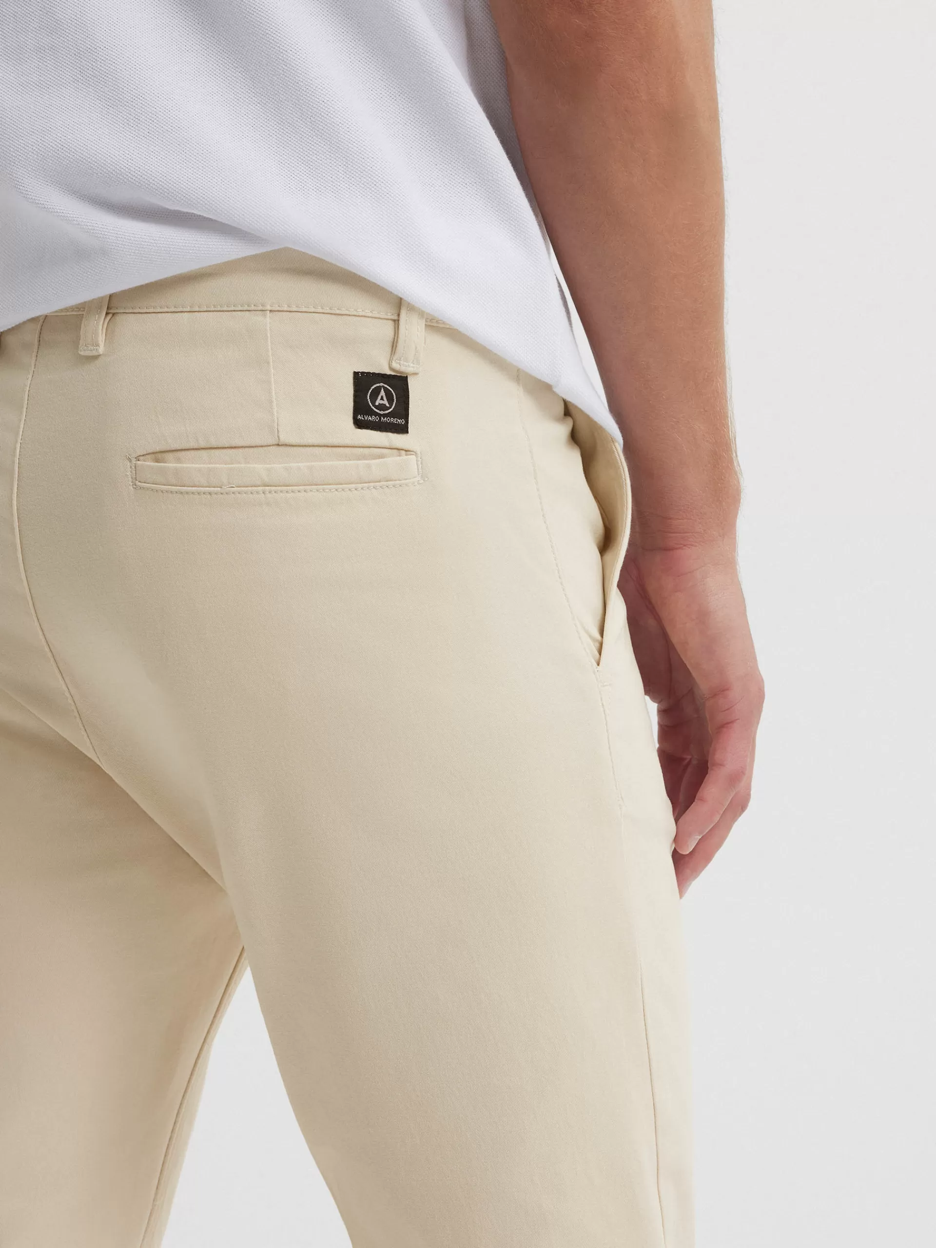 Pantalon chino confortable en toile souple - Alvaro Moreno - Teinte crème naturelle à prix abordable