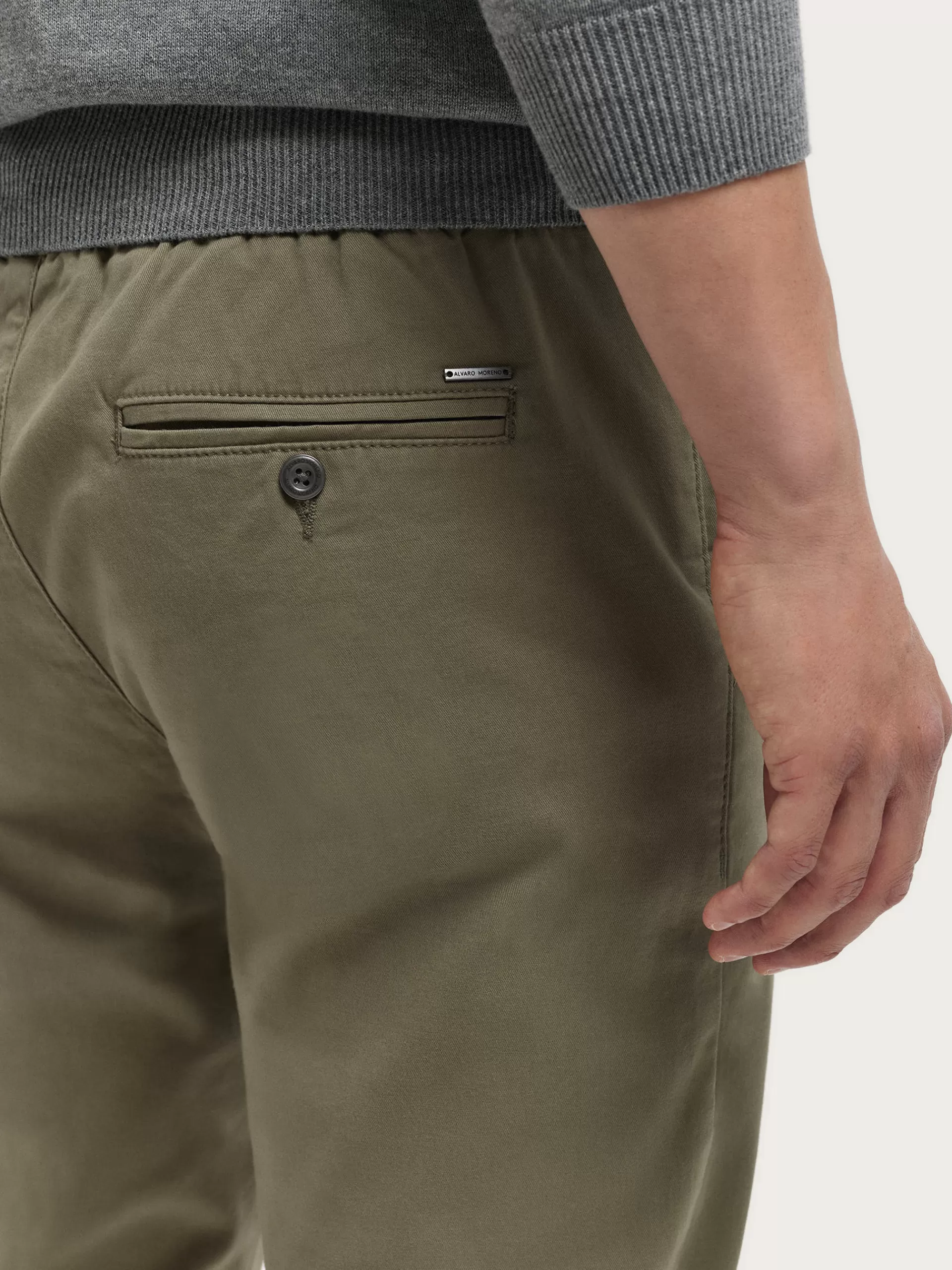 Pantalon Slim Dalton Vert Sapin - Collection Printemps-Été 2024 par Maison Alvaro Moreno | Coupe Confortable & Style Urbain