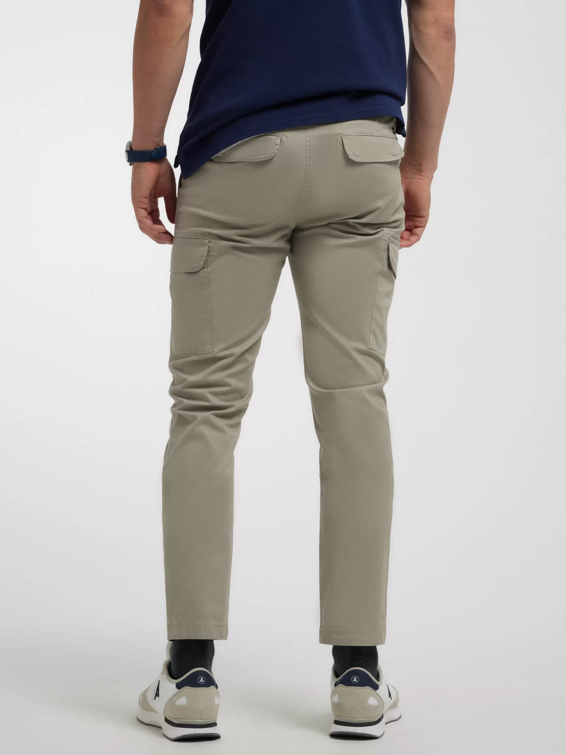 Pantalon cargo désertique vert militaire - Coupe utilitaire confortable par Alvaro Moreno (Modèle résistant pour aventures urbaines)