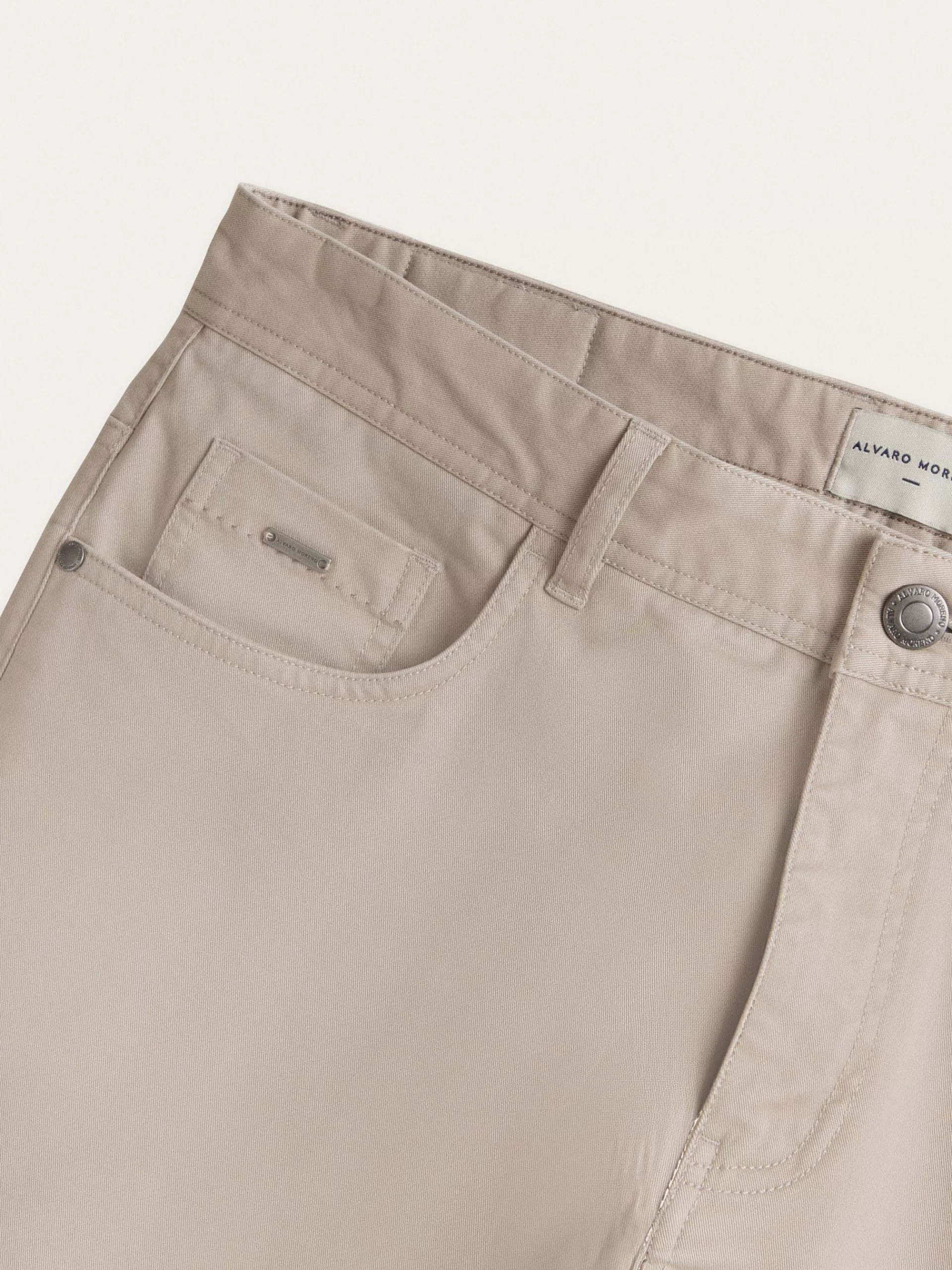 Pantalon élégant Alvaro Moreno - Coupe PIC décontractée en tonalité sable | Promotion exclusive