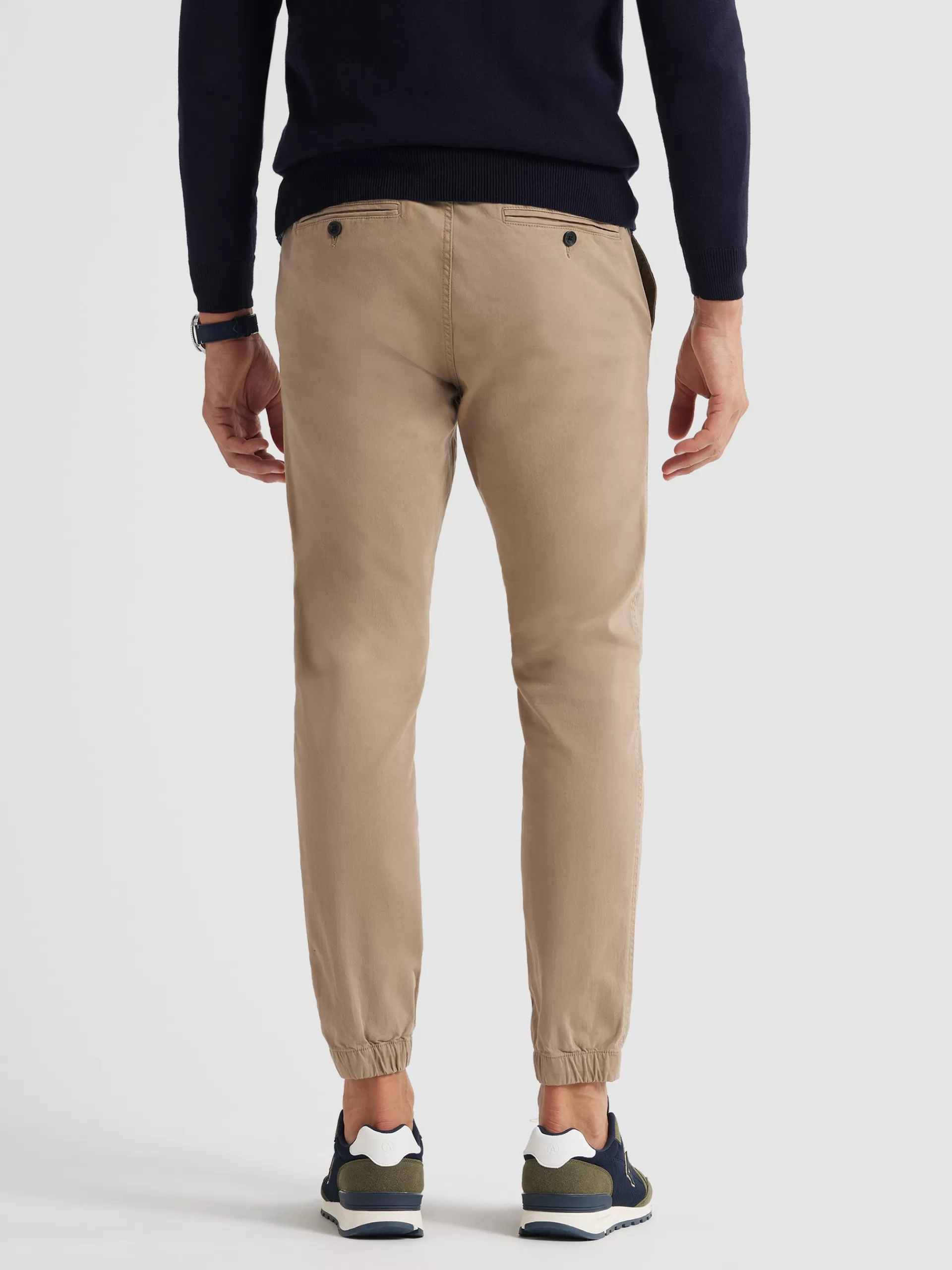 Pantalon Slim Taille Haute ZOE - Alvaro Moreno Collection Printemps-Été 2024 | Couleur Camel Classique & Détails Tendance