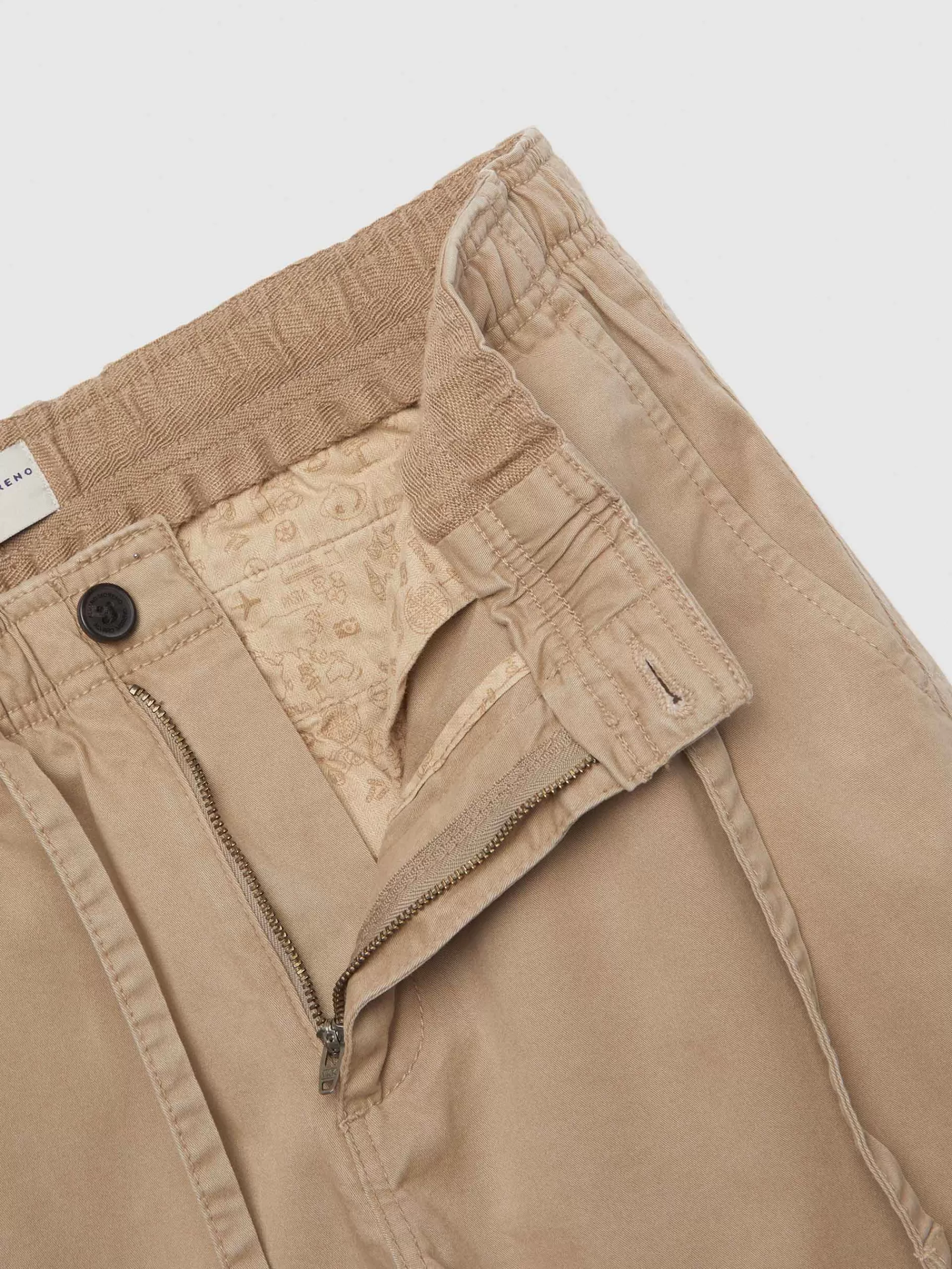 Pantalon Slim Taille Haute ZOE - Alvaro Moreno Collection Printemps-Été 2024 | Couleur Camel Classique & Détails Tendance