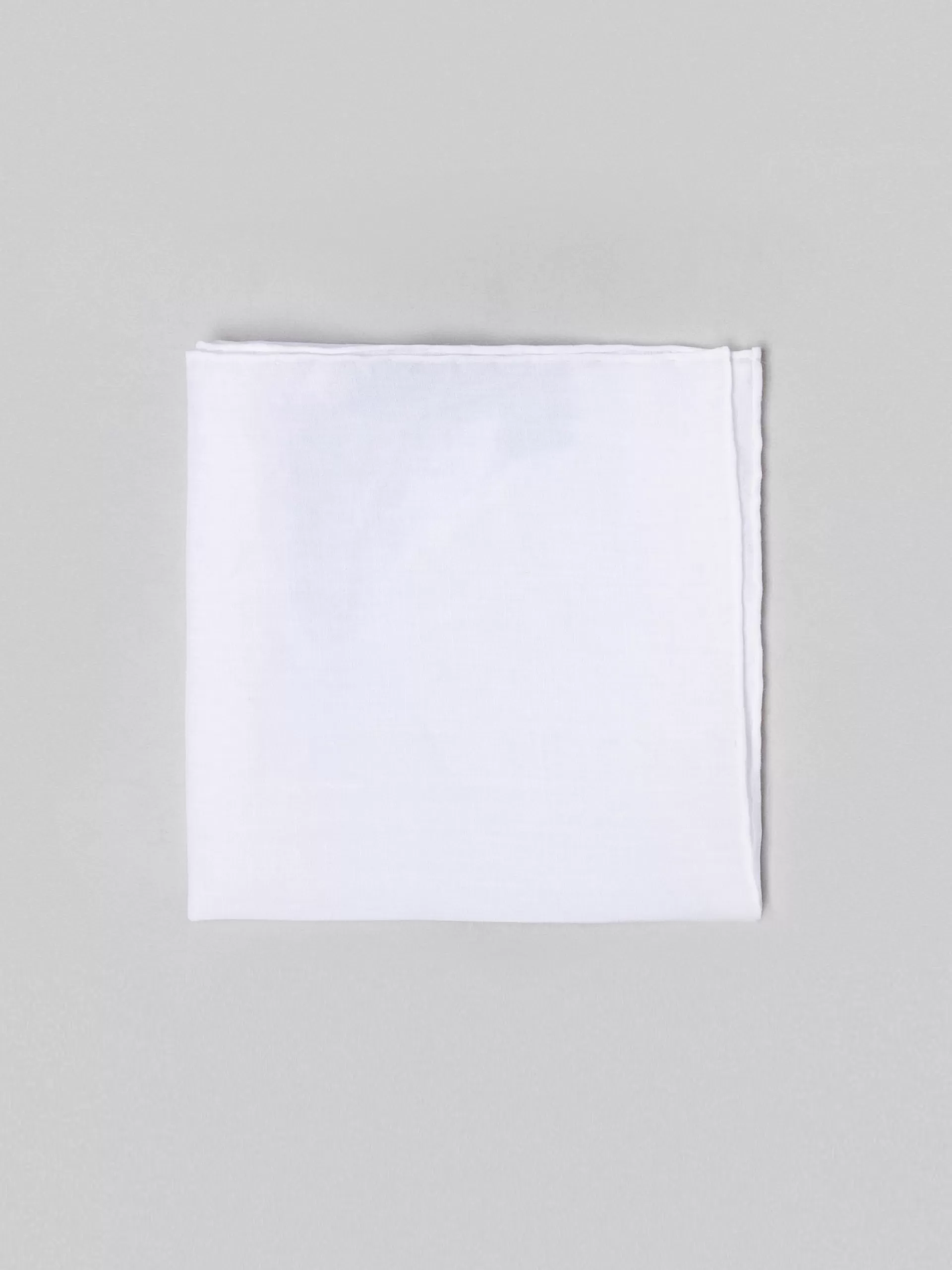 Élégant Mouchoir en Lin Blanc Alvaro Moreno - Accessoire Respirant Grand Format pour Homme Style Méditerranéen