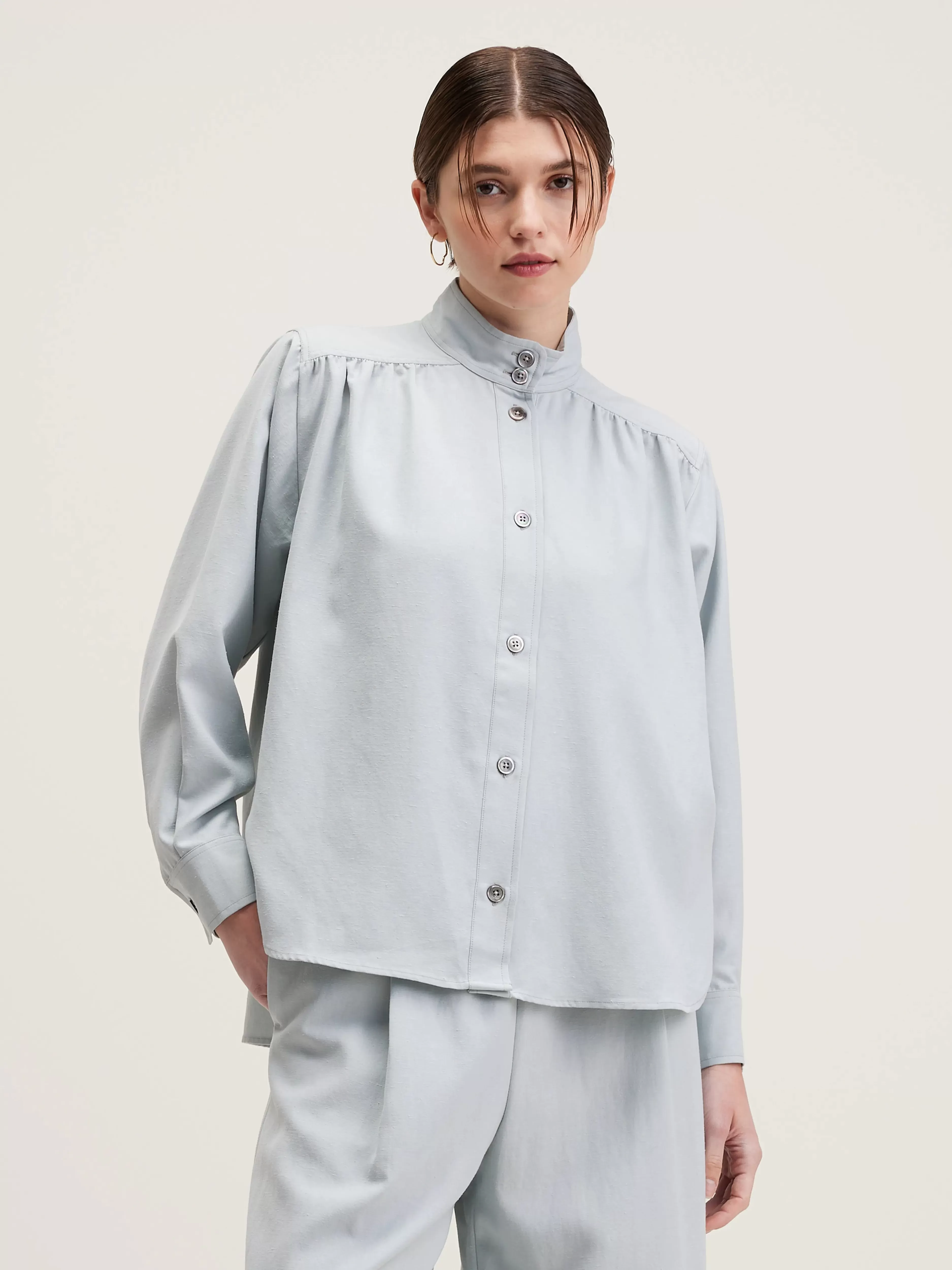 Blouse Bellerose en tonalité pêche avec fermeture boutonnée - Pièce incontournable de la collection printanière
