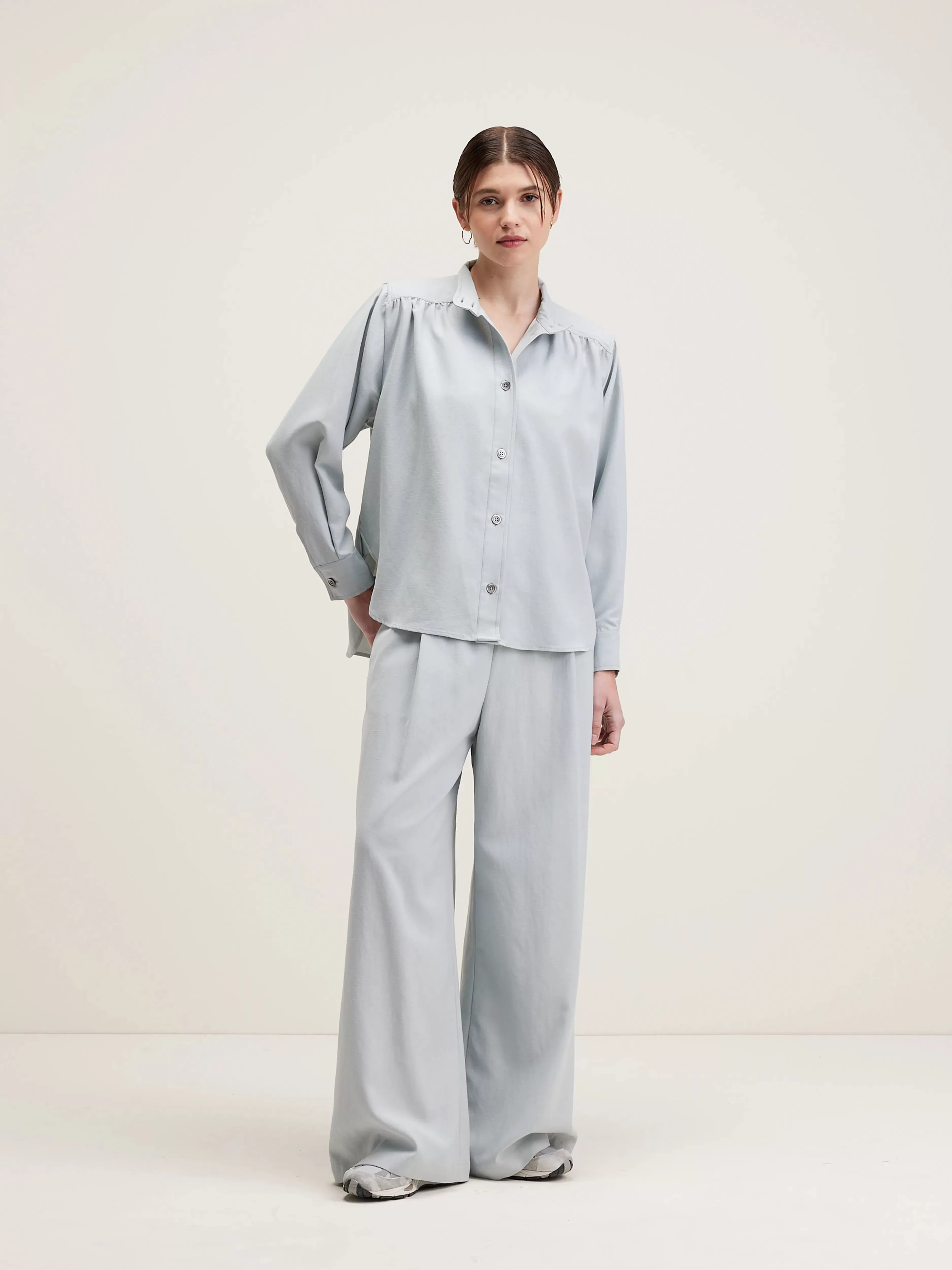 Blouse Bellerose en tonalité pêche avec fermeture boutonnée - Pièce incontournable de la collection printanière