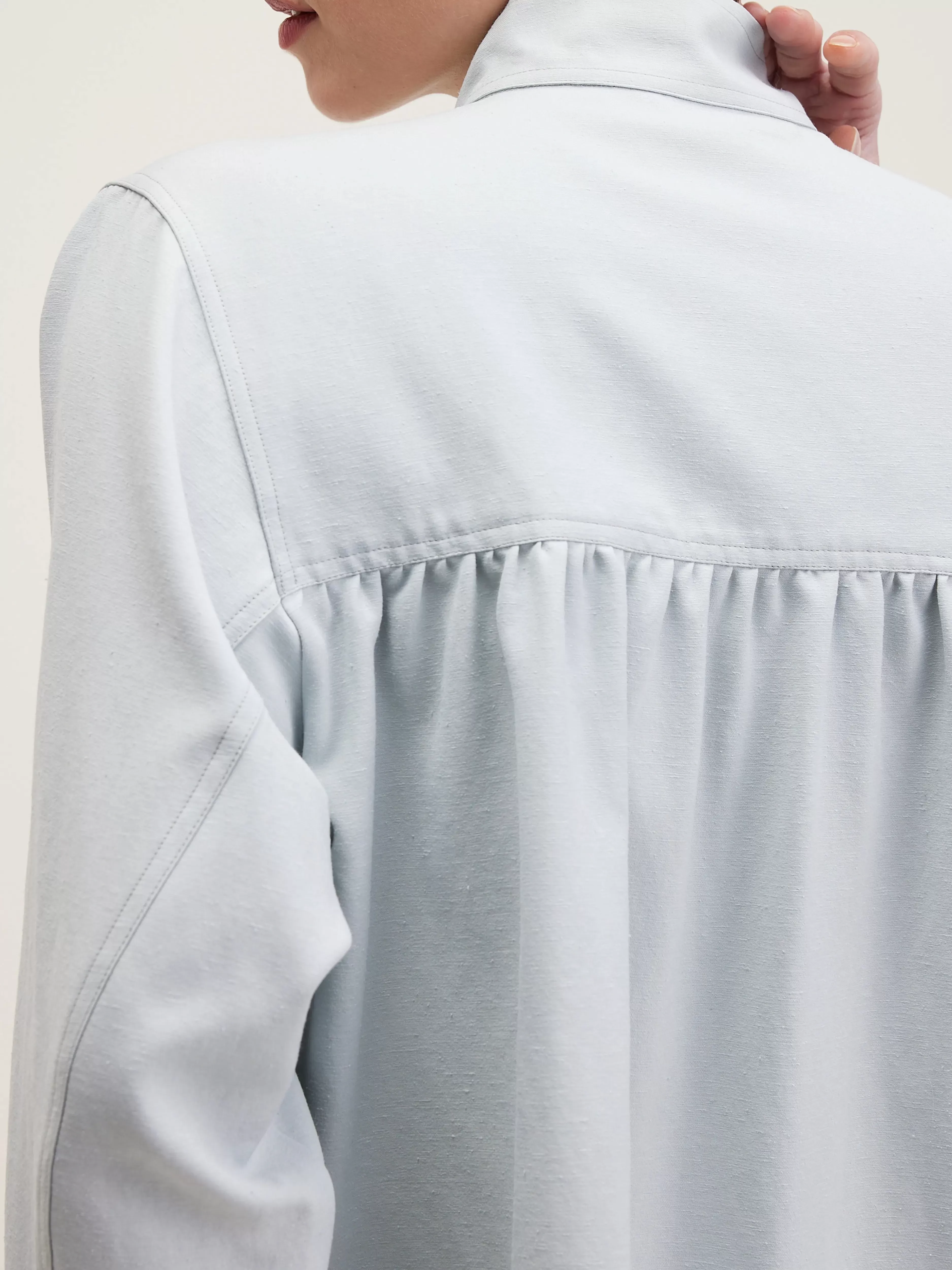 Blouse Bellerose en tonalité pêche avec fermeture boutonnée - Pièce incontournable de la collection printanière