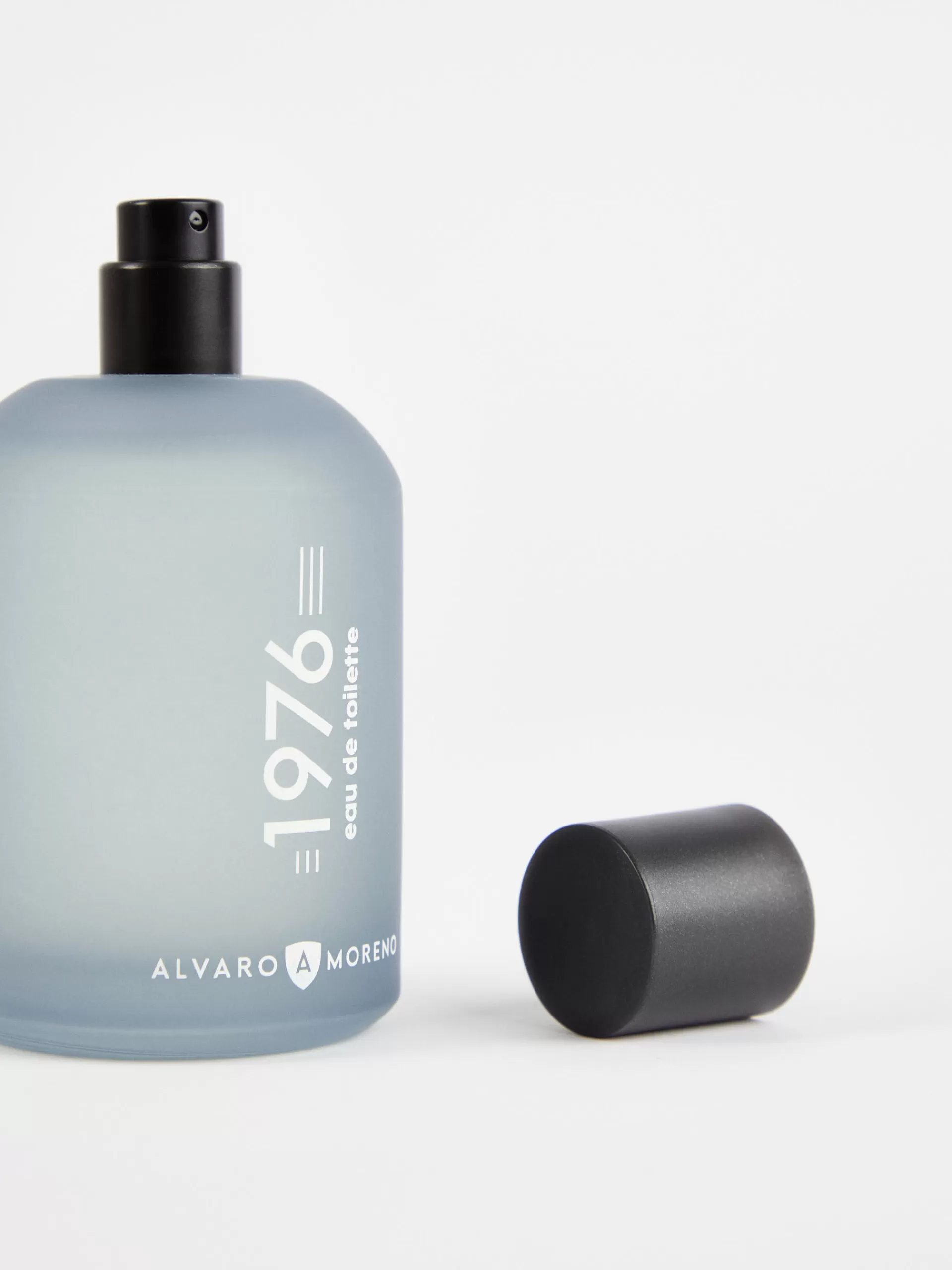 Parfum Essence Sensuelle - Création Exclusivité Alvaro Moreno Édition Vintage 1976 - Nuances Gris Anthracite Élégance Intemporelle