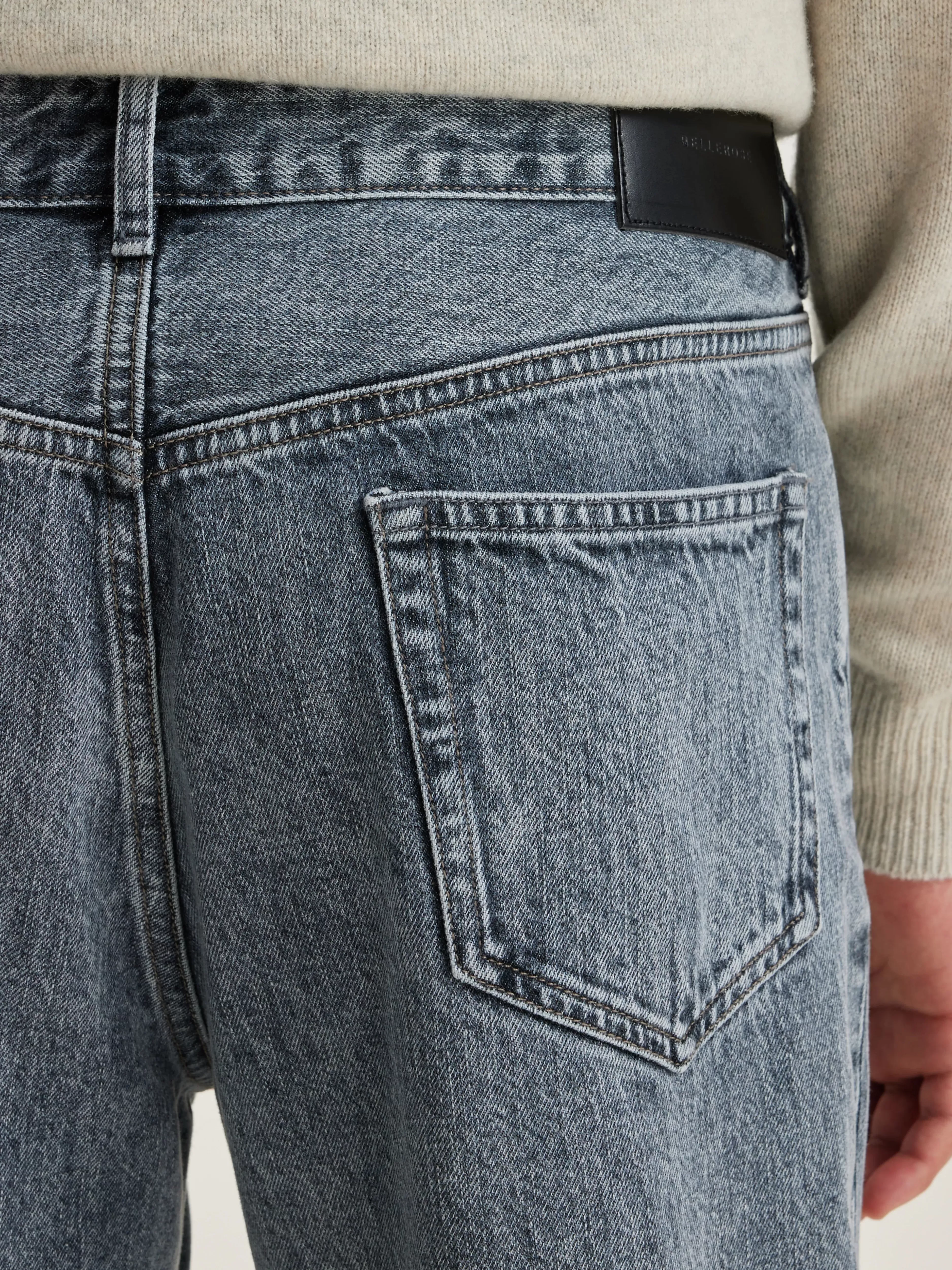 Boutique Bellerose - Jean ajusté coupe Porter en denim premium 

Découvrez notre collection exclusive de jeans fuselés Porter chez Bellerose - style urbain intemporel 

Jean homme coupe progressive Porter - Denim résistant en édition limitée | Bellerose Paris 

(：，，，