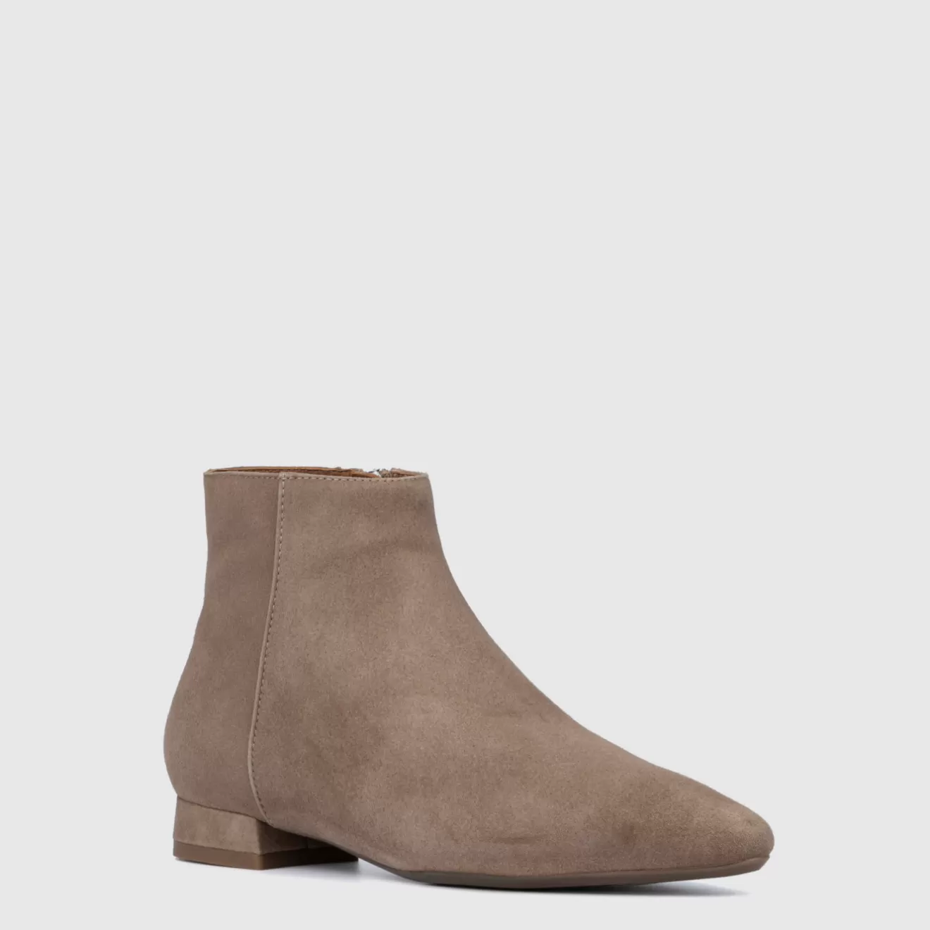 Bottes Aquatalia Prisilla en Marron Gris Clair - Offre Immanquable sur les Modèles Tendance

(Note: J'ai utilisé une périphrase pour 