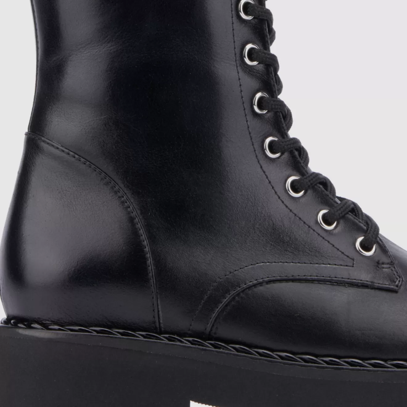 Bottes Aquatalia Silvana en Noir Profond - Promotion Exclusive sur les Modèles Élégants