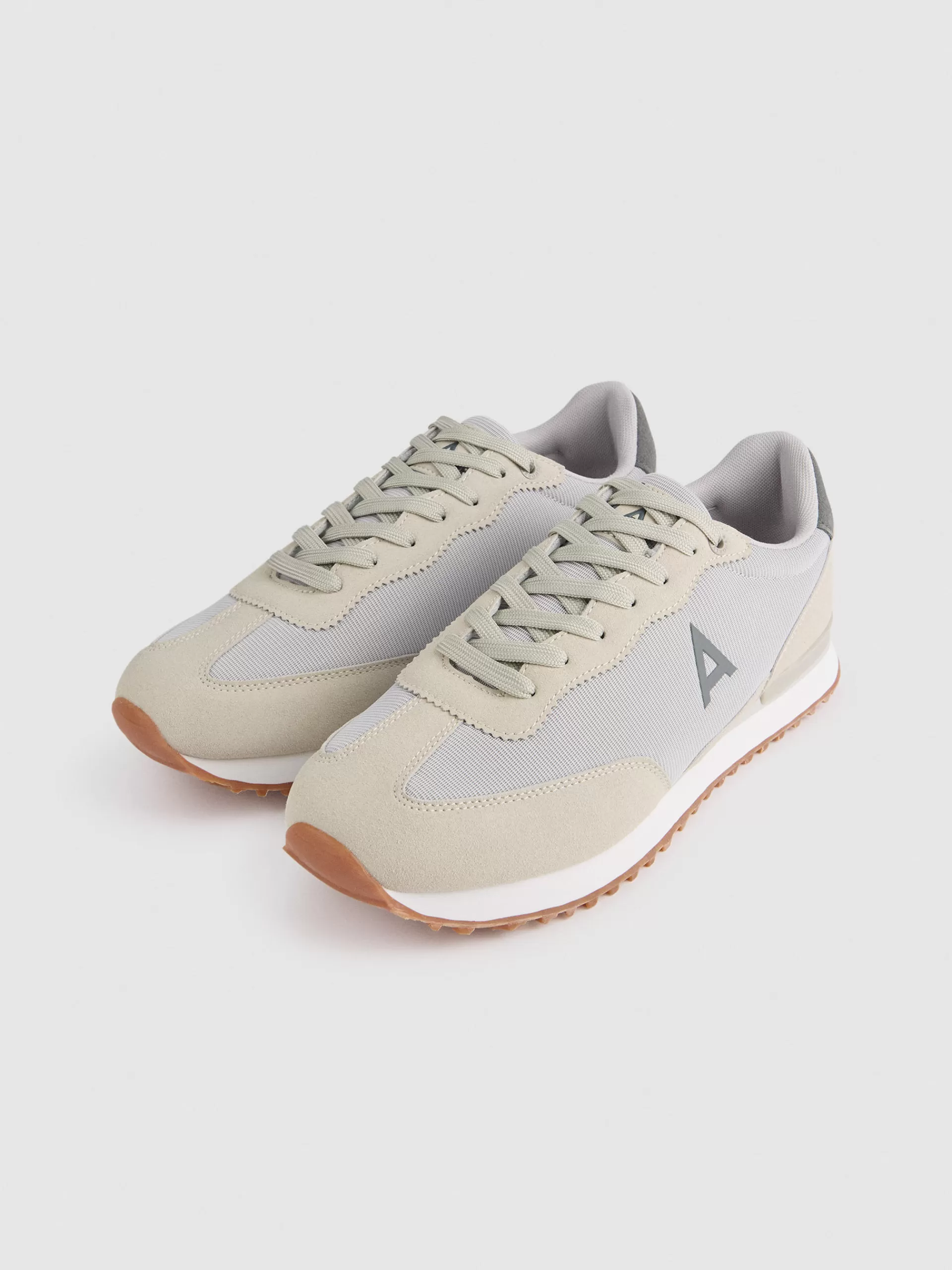 Chaussures Alvaro Moreno Cross-Training Style Urbain - Détails Contrastés en Gris Anthracite