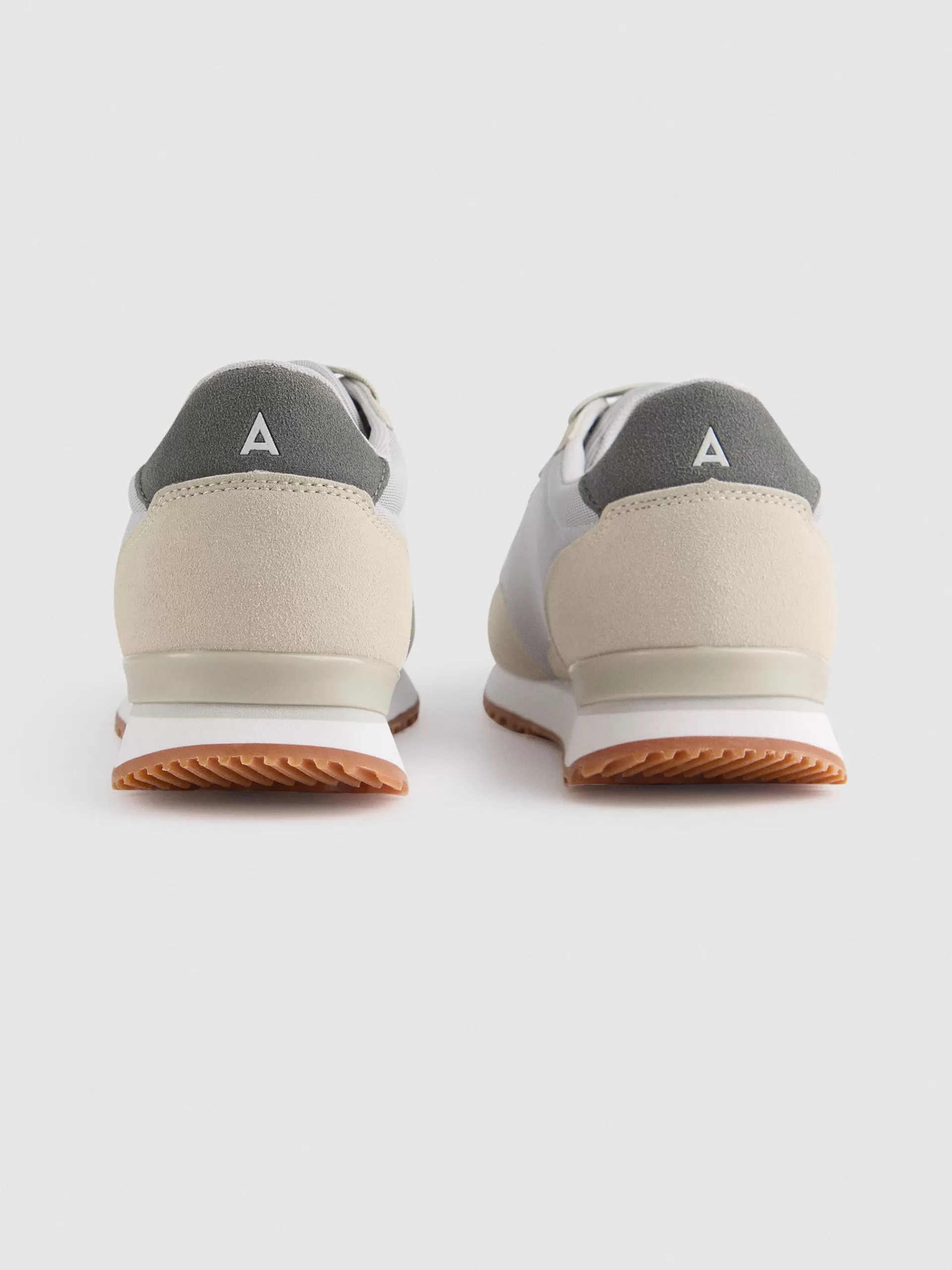 Chaussures Alvaro Moreno Cross-Training Style Urbain - Détails Contrastés en Gris Anthracite