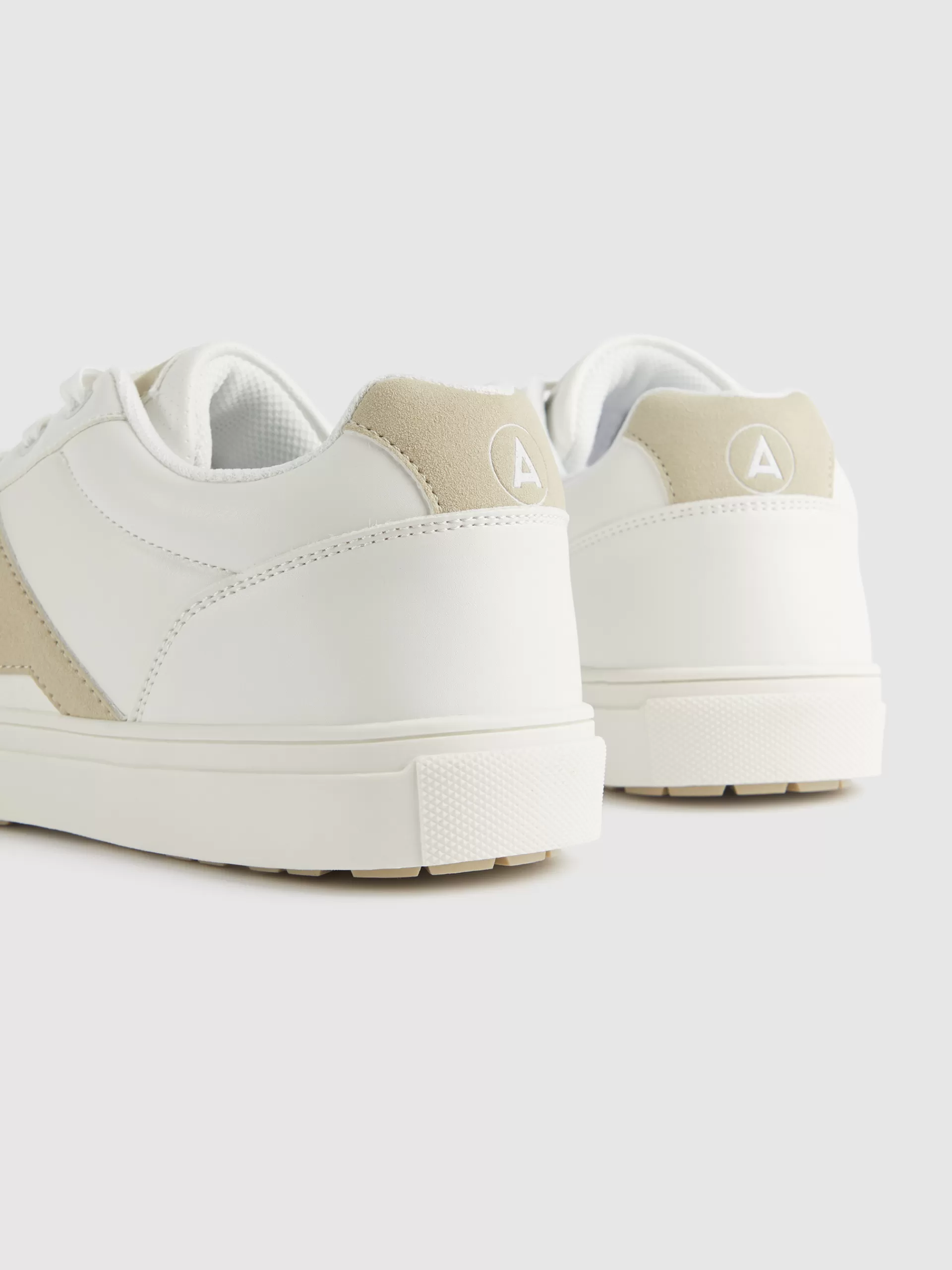 Baskets Staff Édition Limitée - Beige Sable par Alvaro Moreno, Confort Urbain & Style Minimaliste