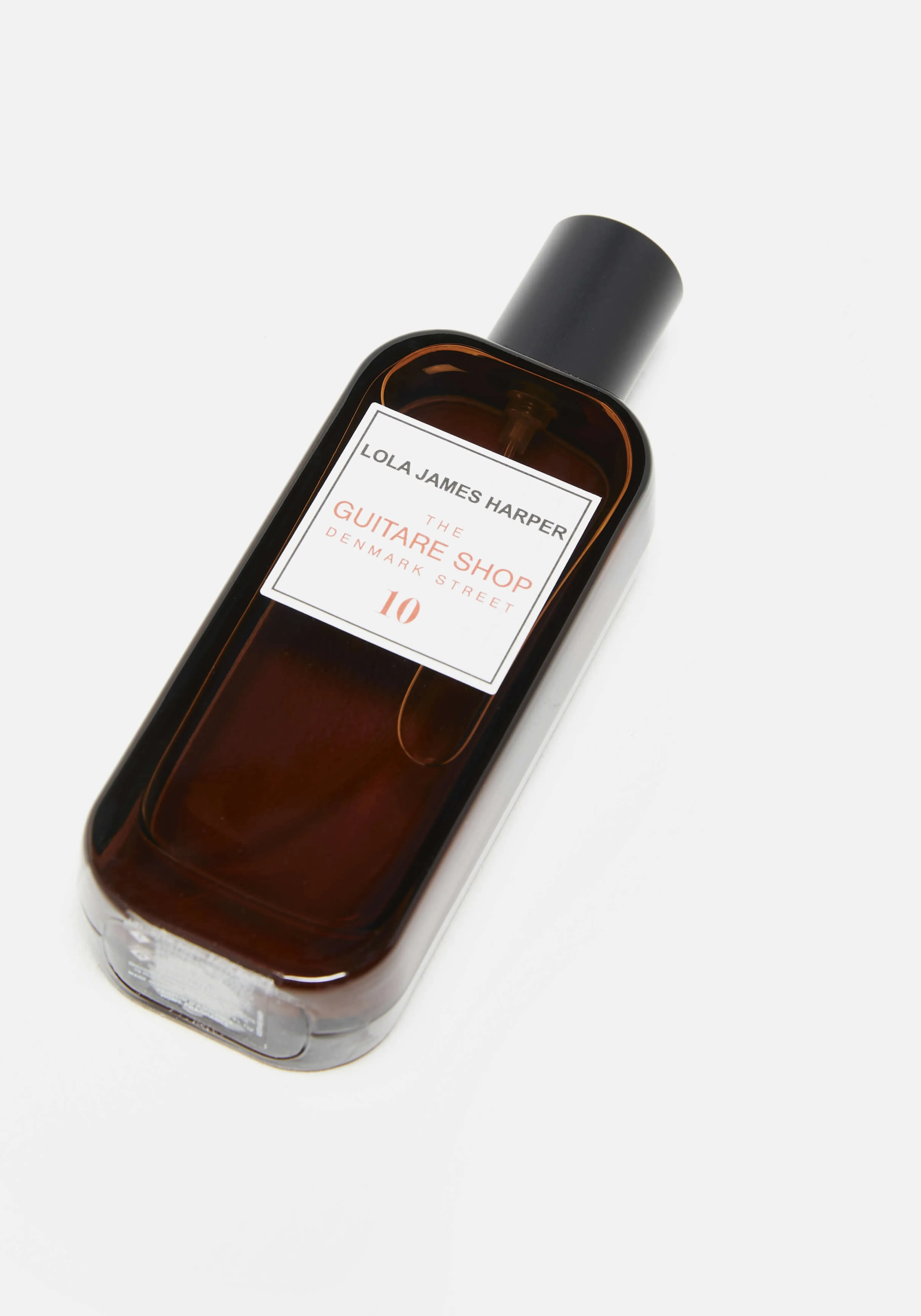 Parfum Maison Élégance - Collection Denmark Street par MKI Miyuki Zoku 

Inspiration artisanale pour intérieurs raffinés - Bougie parfumée Boutique Guitare