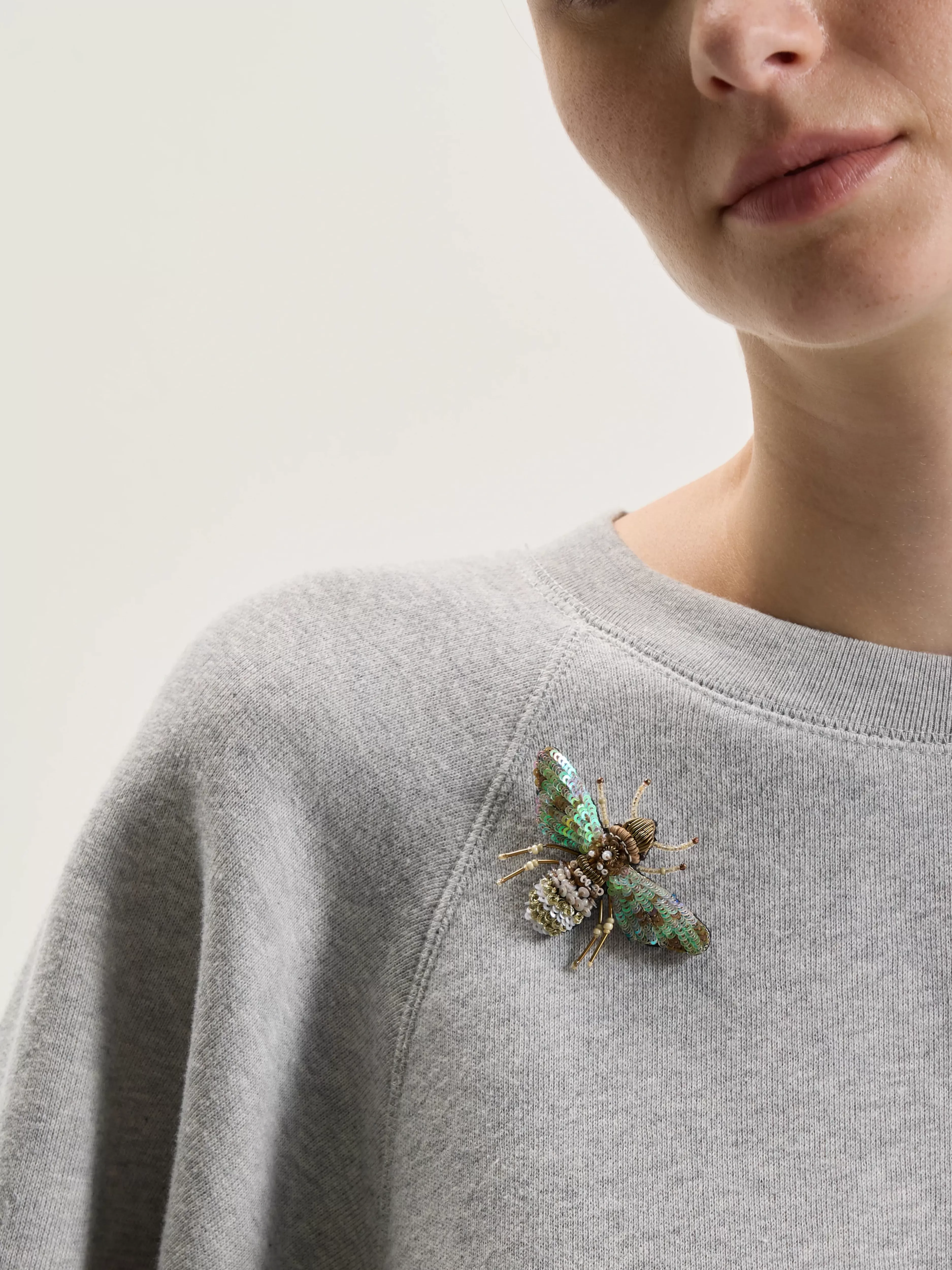 Épingle de Luxe Parel'Bee - Création Trévolière Élégance intemporelle 

(：J'ai restructuré la syntaxe en utilisant des termes de joaillerie courants, ajouté une référence géographique poétique 